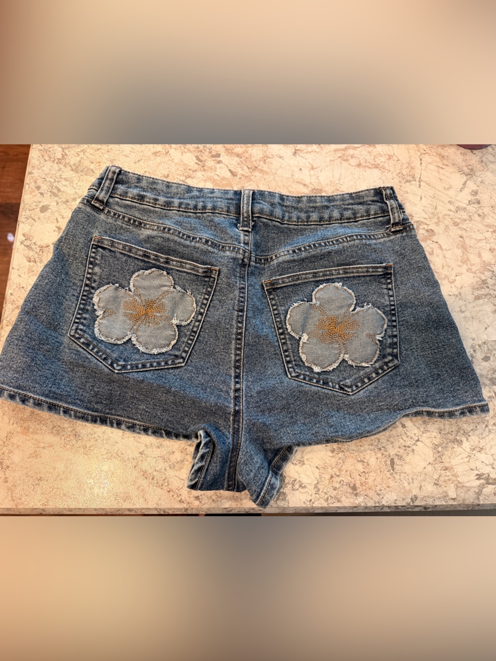 Women's No Boundaries Denim Jeans Shorts with Hibiscus Flower Size 10
